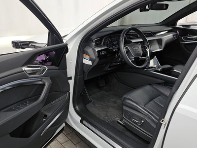 AUDI E-TRON - 10
