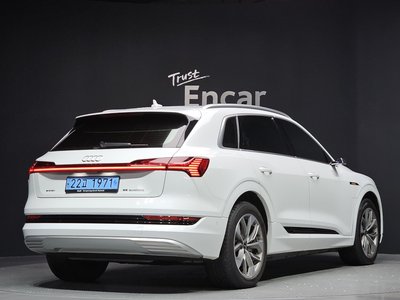 AUDI E-TRON - 4