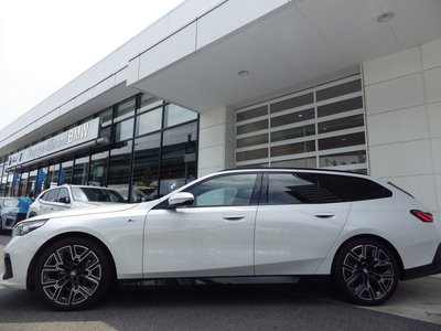 2025 BMW 5 SERIES TOURING photo 6