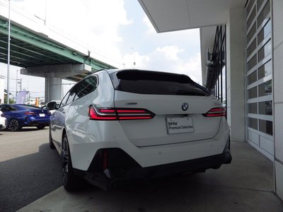 2025 BMW 5 SERIES TOURING photo 9