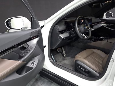 2024 BMW 5 SERIES — миниатюра 17