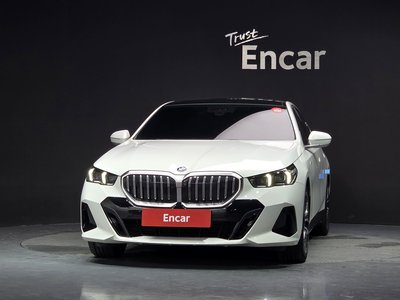 2024 BMW 5 SERIES 照片 2