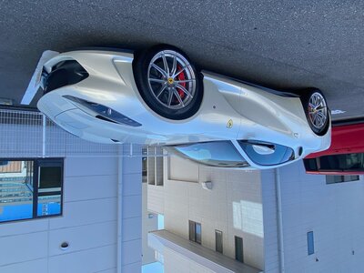 FERRARI 812 - 5