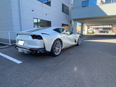 FERRARI 812 - 7