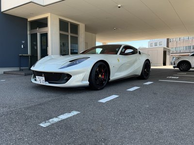 FERRARI 812 - 4