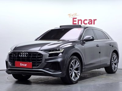 AUDI Q8 - 1