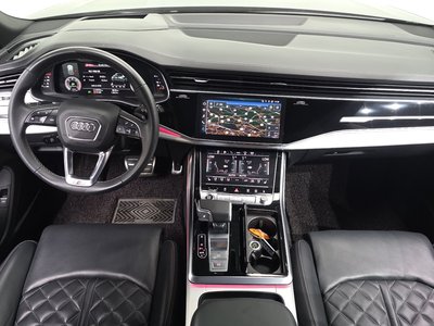AUDI Q8 - 5