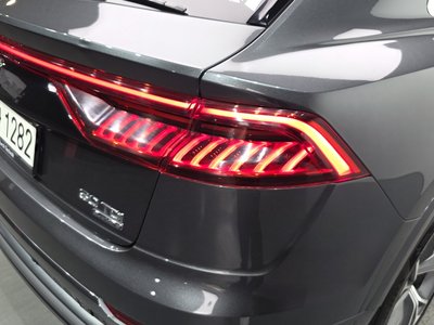 AUDI Q8 - 10