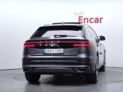 AUDI Q8 - 3