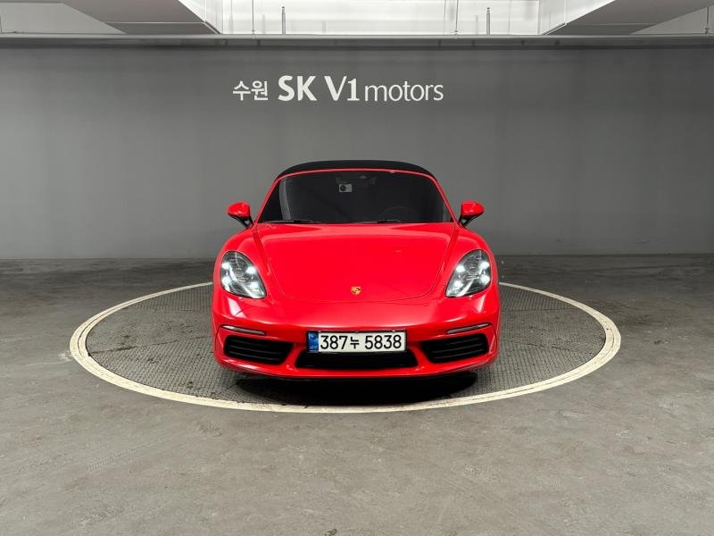 PORSCHE 718 BOXSTER - View 1
