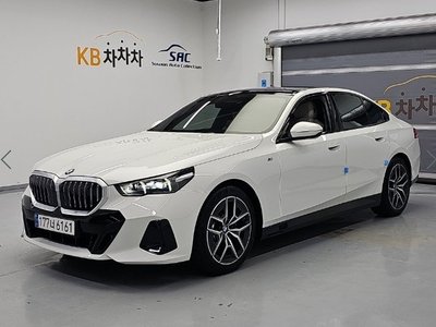 2024 BMW 5 SERIES 照片 1