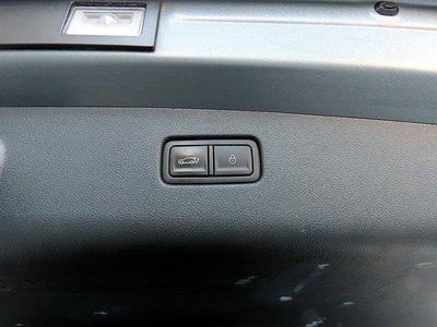 2022 Genesis GV70 thumbnail 17