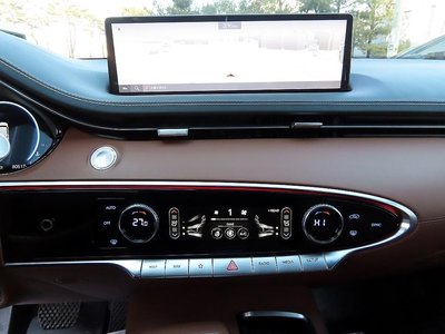 2022 Genesis GV70 thumbnail 14