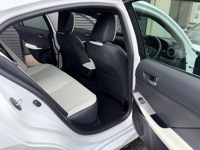 صورة مصغرة 30 لـ 2026 Lexus IS