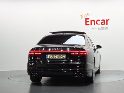 2021 AUDI S8 photo 4