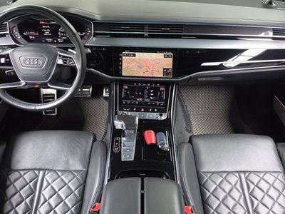 2021 AUDI S8 photo 5