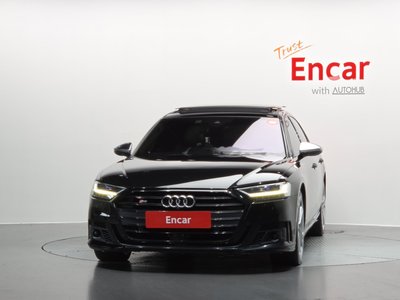 2021 AUDI S8 photo 2