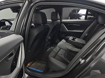 صورة مصغرة 18 لـ 2026 BMW 5 SERIES