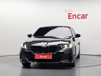 2026 BMW 5 SERIES 照片 2
