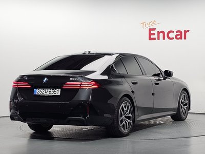 2026 BMW 5 SERIES 照片 3