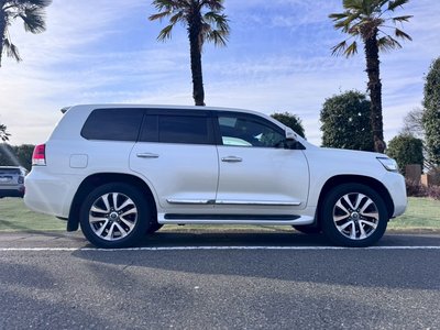 TOYOTA LAND CRUISER 200 - 7