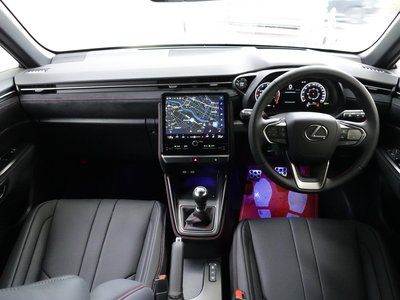 2025 Lexus LBX — миниатюра 17