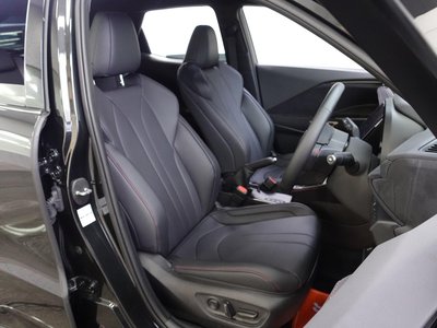 2025 Lexus LBX — миниатюра 30