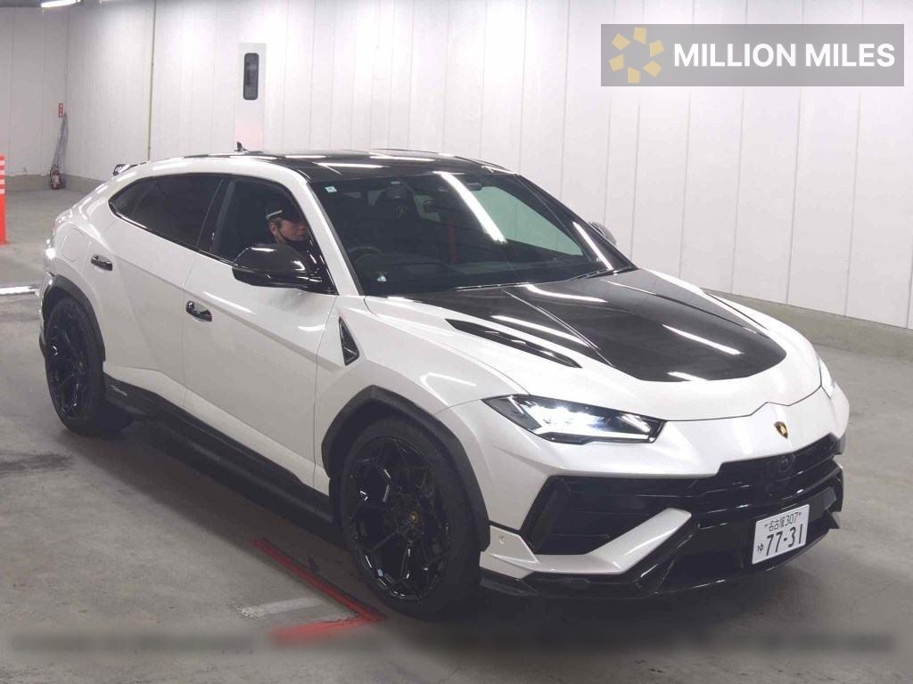 LAMBORGHINI URUS - View 1