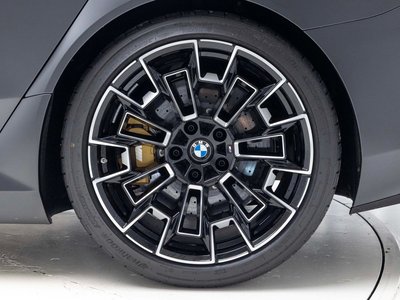 صورة 6 لـ 2025 BMW M5