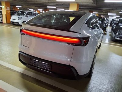 TESLA MODEL Y - 5