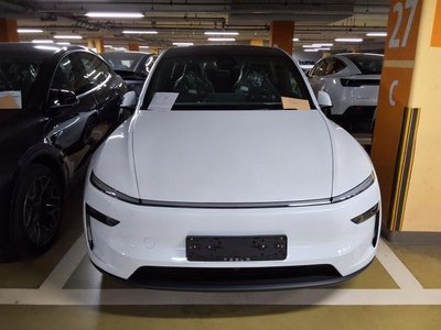 TESLA MODEL Y - 4
