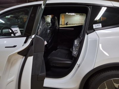 TESLA MODEL Y - 3