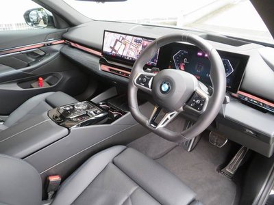 2024 BMW 5 SERIES — фото 9