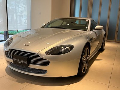 ASTON MARTIN V8 - 7