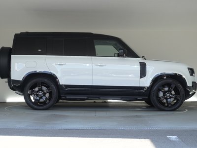 صورة 7 لـ 2024 LAND Rover DEFENDER