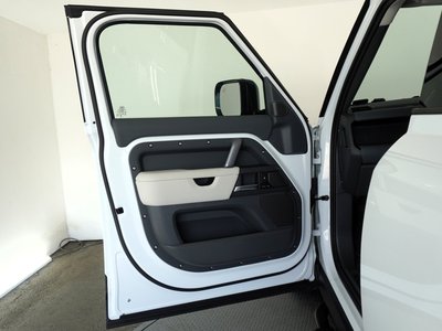 صورة مصغرة 30 لـ 2024 LAND Rover DEFENDER