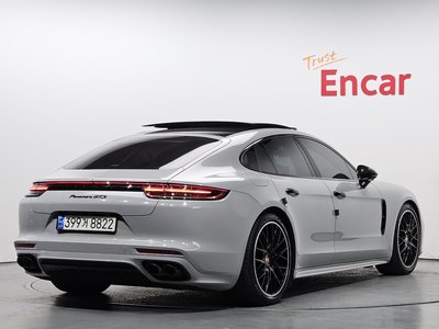 PORSCHE PANAMERA - 4