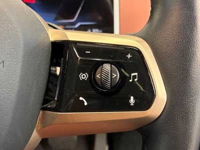 2022 BMW IX thumbnail 32