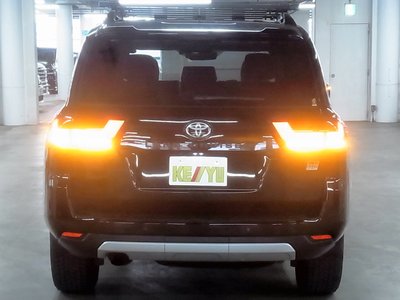 TOYOTA LAND CRUISER 300 - 10