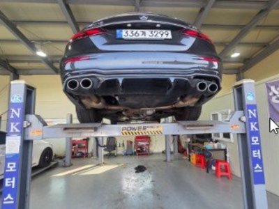 MERCEDES-BENZ E-CLASS - 4