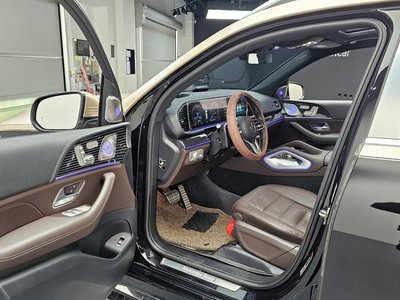 MERCEDES-BENZ GLS - 10