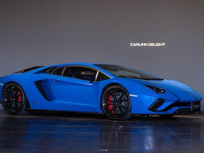 LAMBORGHINI AVENTADOR