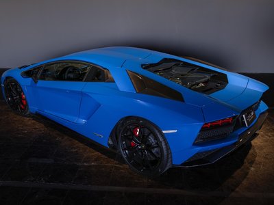 LAMBORGHINI AVENTADOR - 3