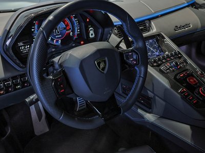 LAMBORGHINI AVENTADOR - 8