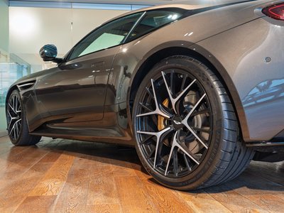 ASTON MARTIN DB12 - 10