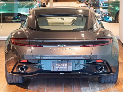 ASTON MARTIN DB12 - 7