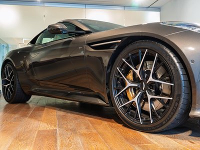 ASTON MARTIN DB12 - 9