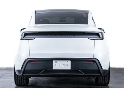TESLA MODEL Y - 10