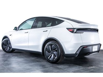TESLA MODEL Y - 8