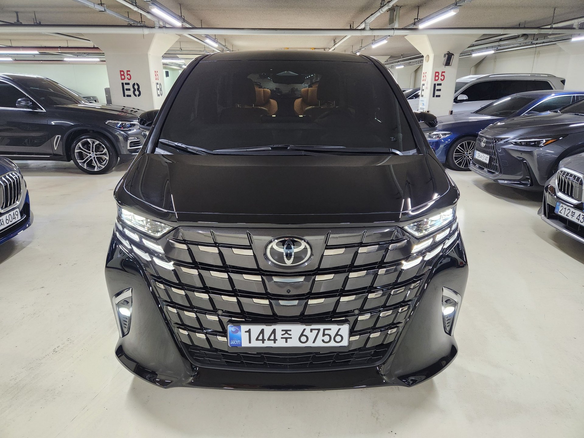 TOYOTA ALPHARD - View 1